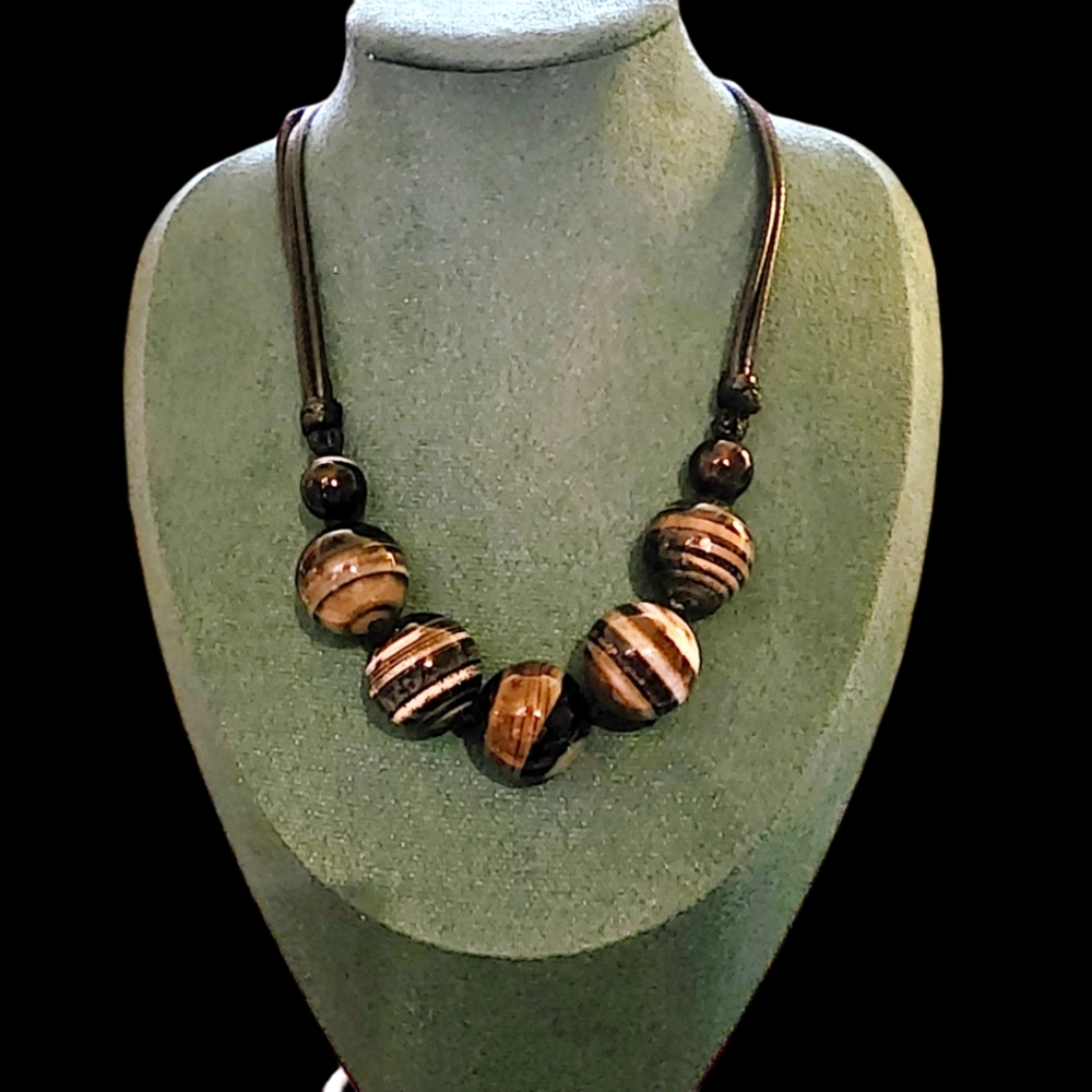 Gorgeous Vintage Banded Agate Necklace on Leather Cord